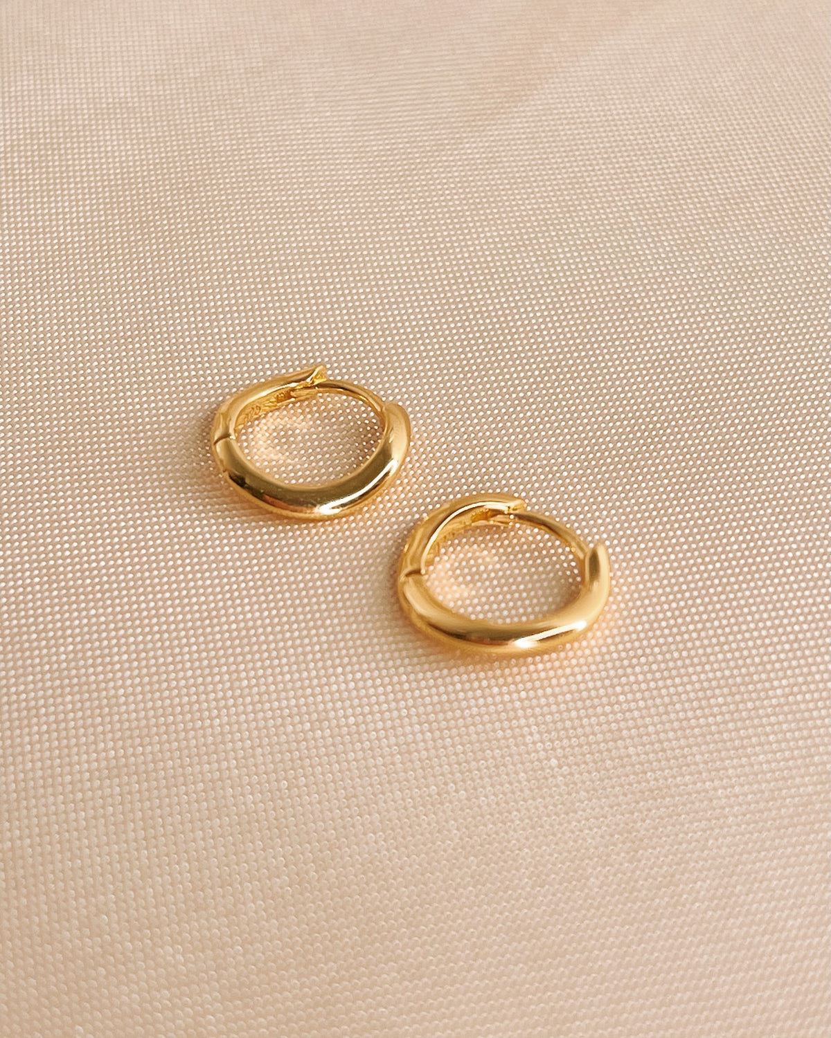 Vienna Wave Design Huggie Hoop Earrings