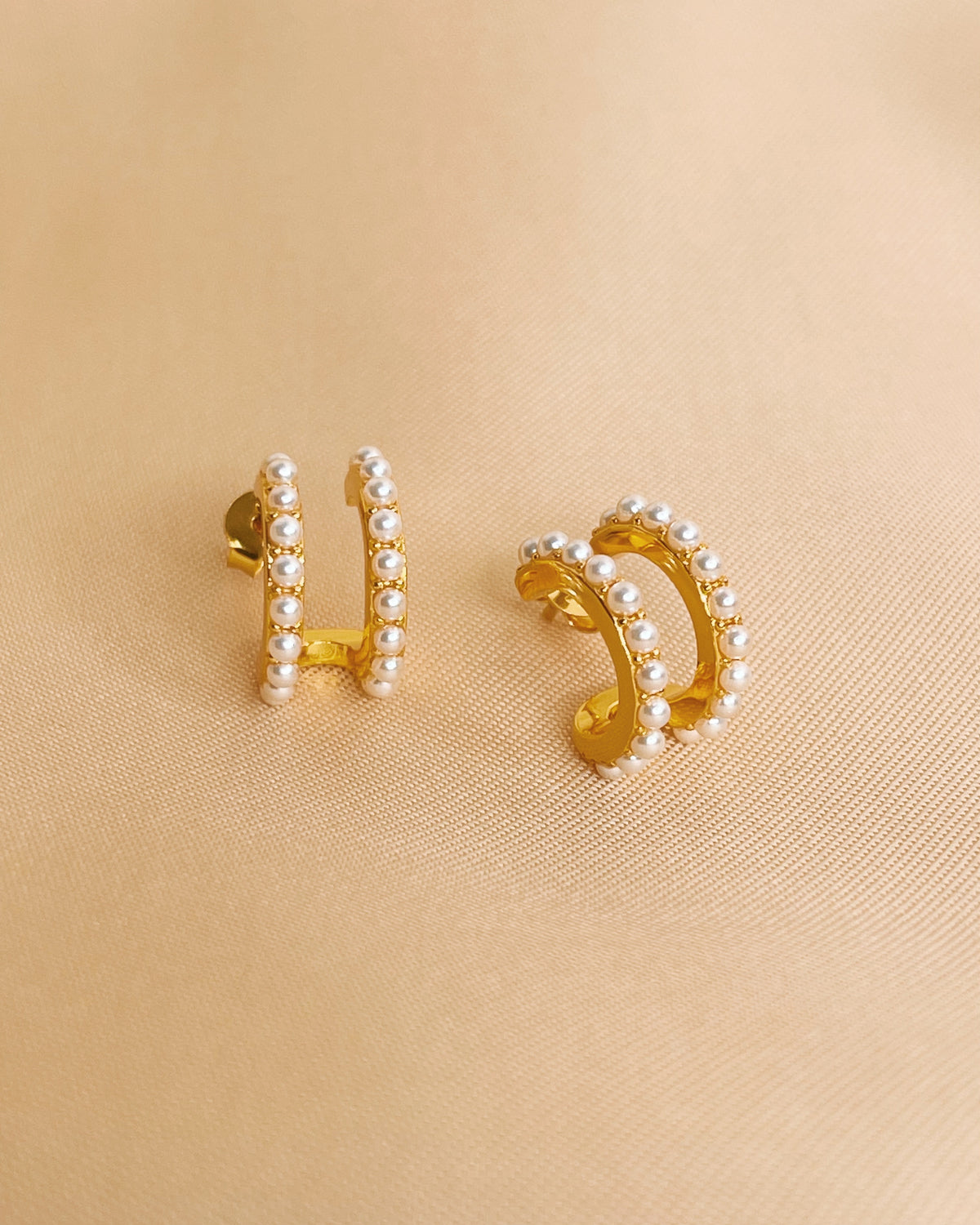 Audrey Imitation (Shell) Pearl Paved Double Layer Pseudo Stack illusion Huggie Hoop Earrings