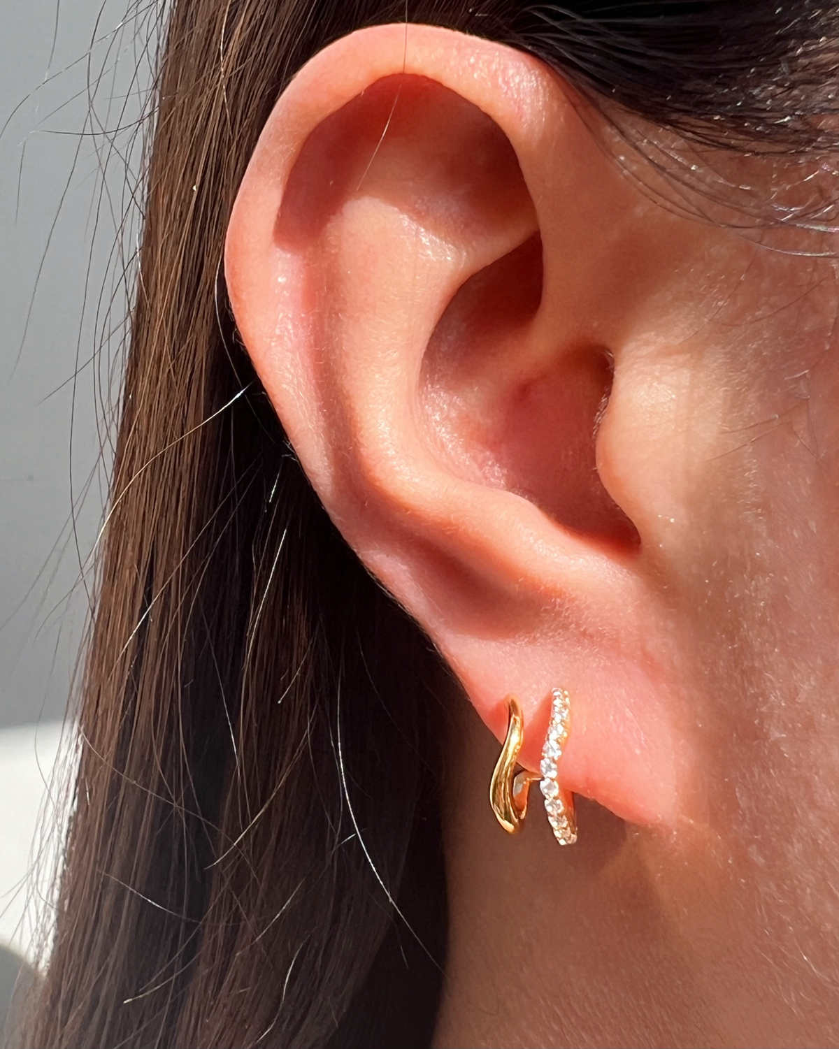 Winnie Wave Design Double Layer Half Zircon Paved Pseudo Stack illusion Huggie Hoop Earrings