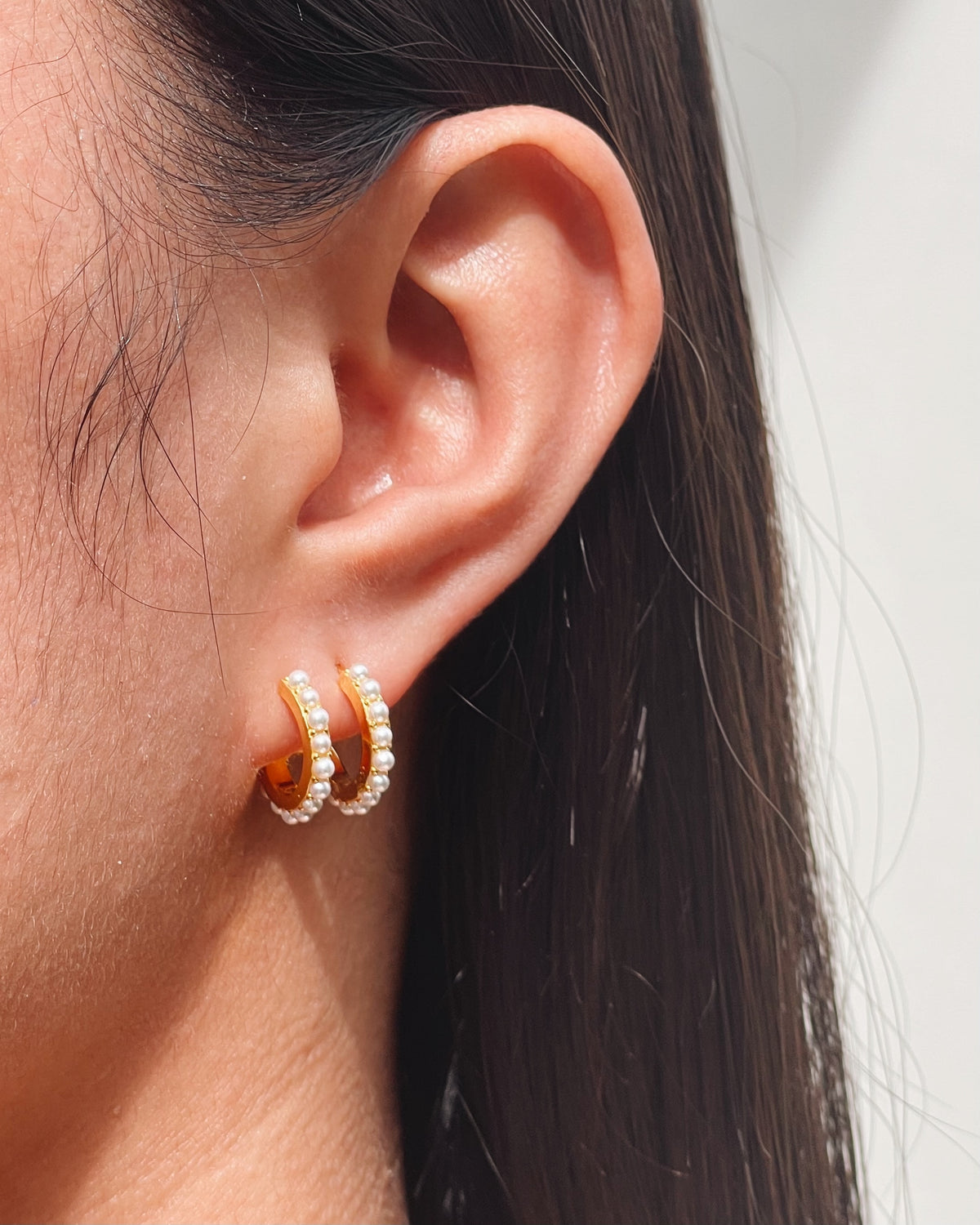 Audrey Imitation (Shell) Pearl Paved Double Layer Pseudo Stack illusion Huggie Hoop Earrings