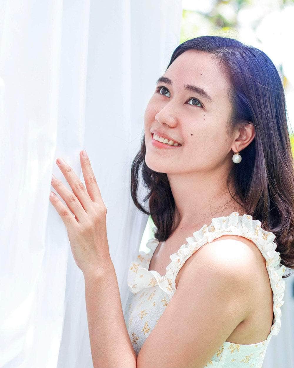 So Dainty Co. Huggies / Hoops Georgia Pearl Gold Earrings Gold Plated 925 Sterling Silver Jewelry