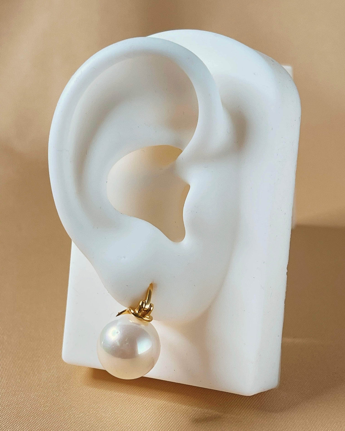 So Dainty Co. Huggies / Hoops Georgia Pearl Gold Earrings Gold Plated 925 Sterling Silver Jewelry