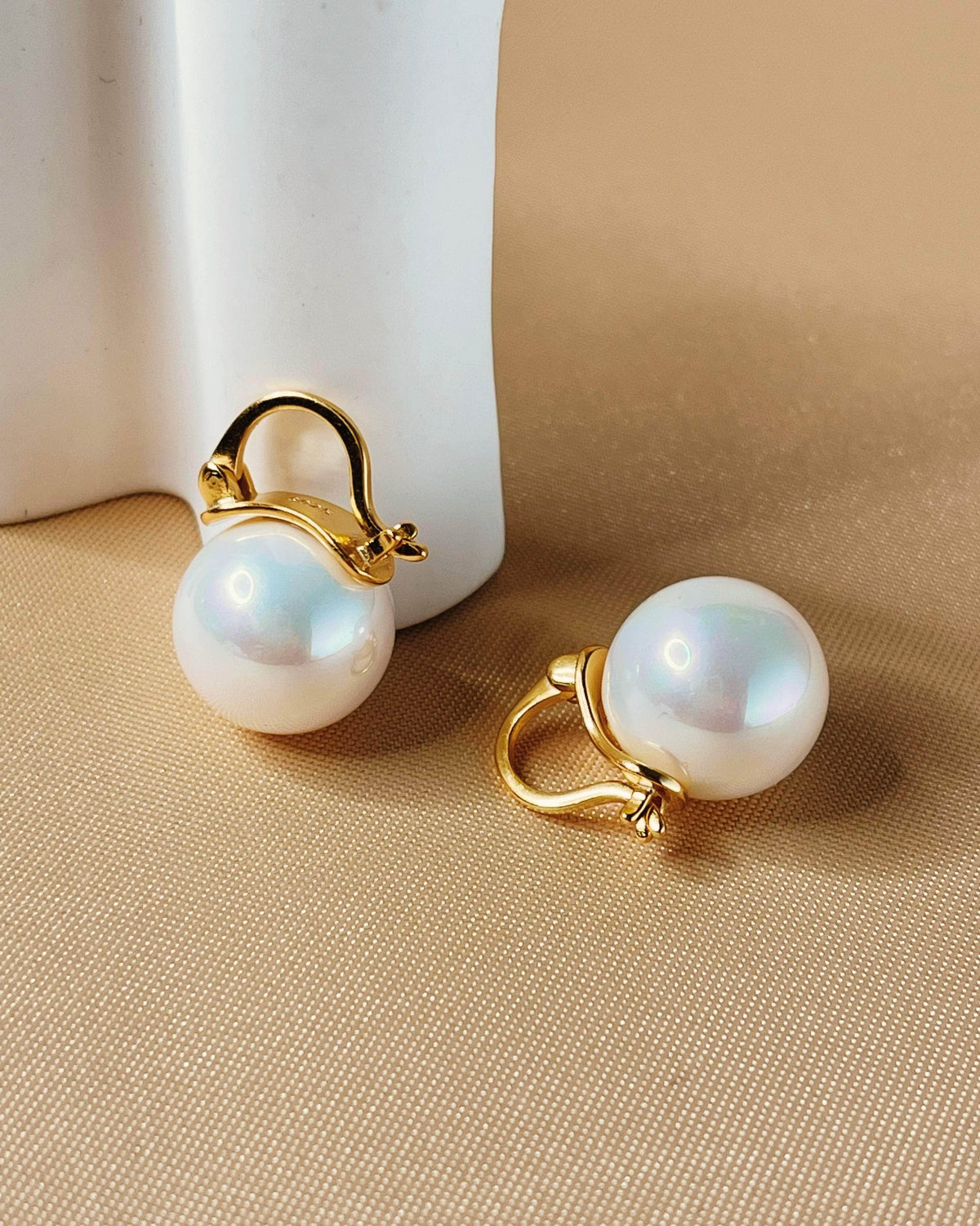So Dainty Co. Huggies / Hoops Georgia Pearl Gold Earrings Gold Plated 925 Sterling Silver Jewelry