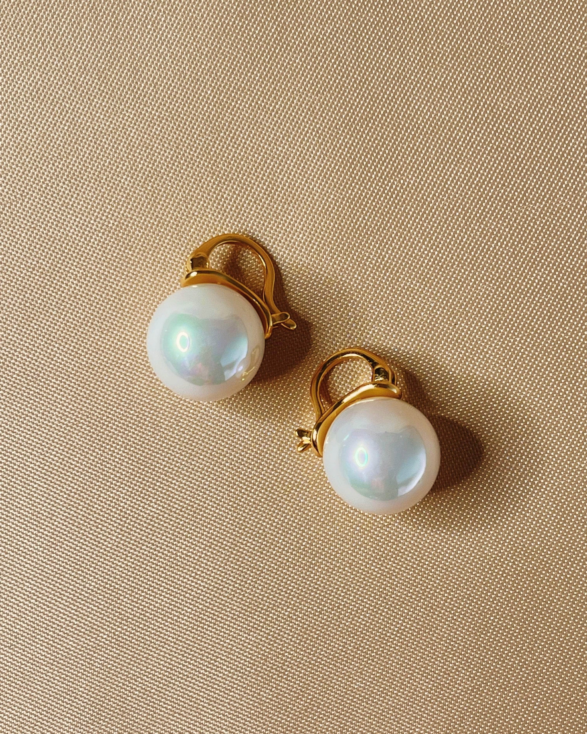 So Dainty Co. Huggies / Hoops Georgia Pearl Gold Earrings Gold Plated 925 Sterling Silver Jewelry
